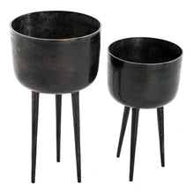 Cargar imagen en el visor de la galería, macetero con patas metal negro