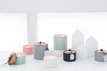 Cargar imagen en el visor de la galería, Vela Hygge Rosewood &amp; Patchouli
