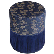 Cargar imagen en el visor de la galería, Puf de terciopelo azul con flecos